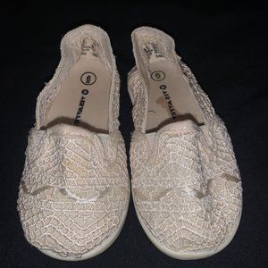 Girls Airwalk Cream Crochet Slip On Shoes Size 6 Adorable